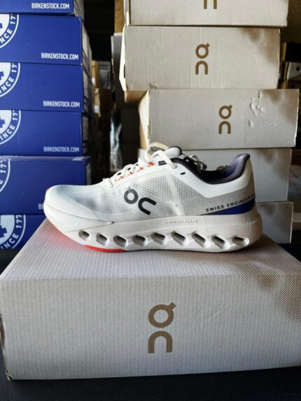 On cloud shoes pallets available